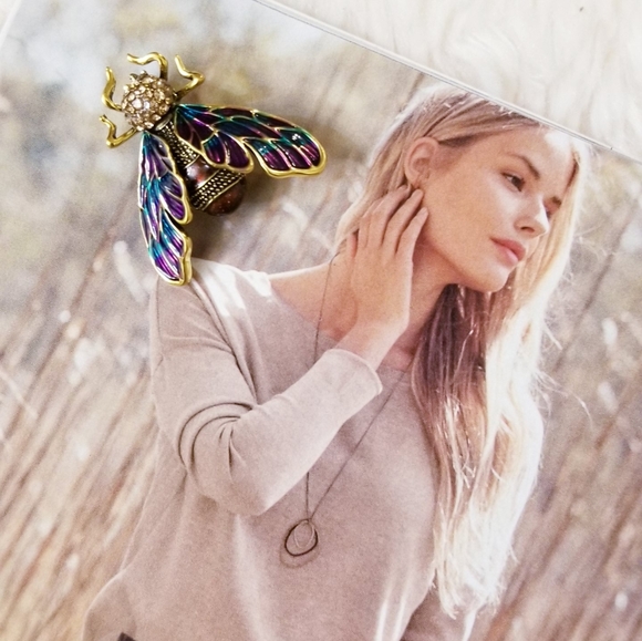 NEW 18K Gold Rhinestone Cicada Brooch - Picture 11 of 15